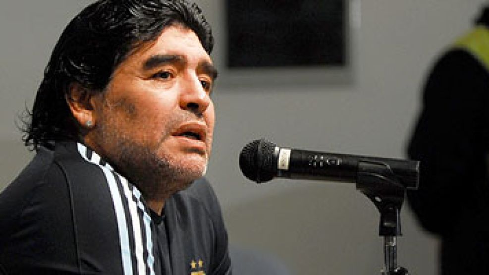 Maradona deberá ver el sorteo para el Mundial por televisión.