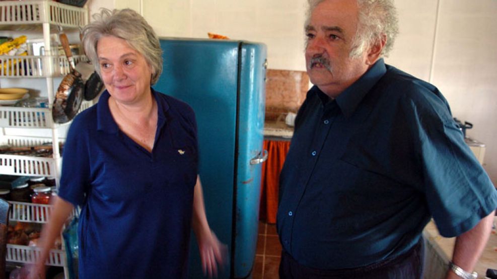 José "Pepe" Mujica y su mujer Lucía Topolansky en su humilde casa de Montevideo.