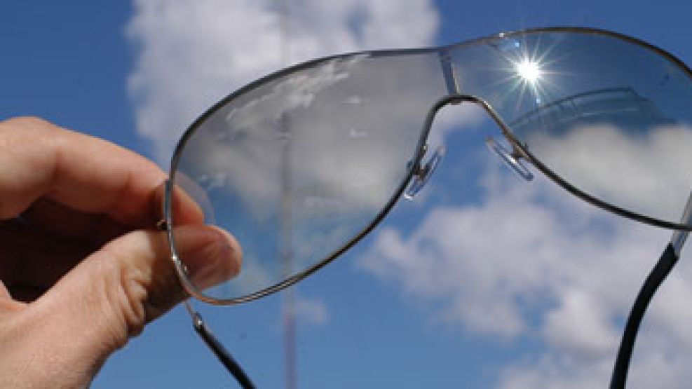 La importancia de los anteojos de sol. La exposición al sol sostenida y extendida en el tiempo genera las lesiones irreversibles en la vista.