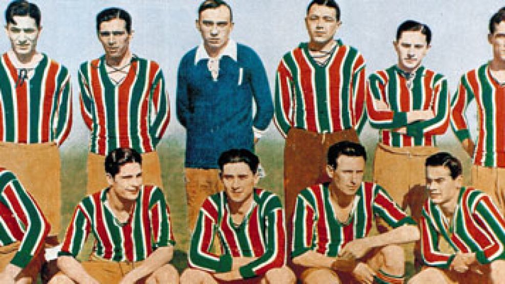 El equipo con el que el club jugó el primer campeonato profesional de Primera en 1931. Parados: Ruscitti, Sassone, Curti, Devoto, Arroupe y De Sáa. Agachados: Aranda, De Dovitis, Sobrino, Lupo y Garbi