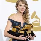 Taylor Swift con sus Grammys