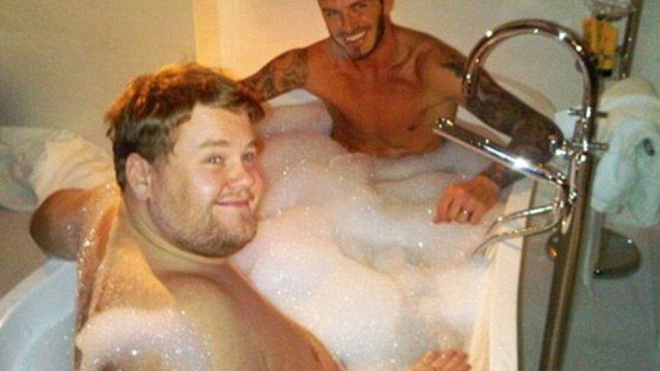 Beckham en la bañadera con James Corden