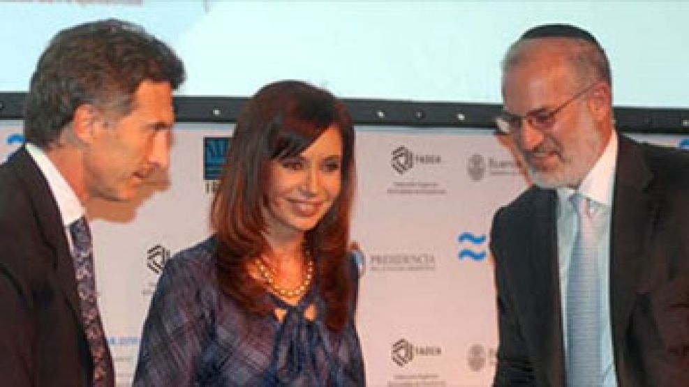 Cristina Kirchner, Mauricio Macri y Eduardo Elsztain, presidente de IRSA, el día de la votación.