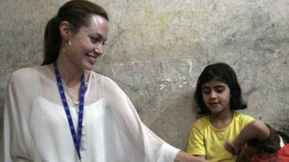 Jolie siempre se mostró muy preocupada  por las problemáticas de los niños refugiados. 