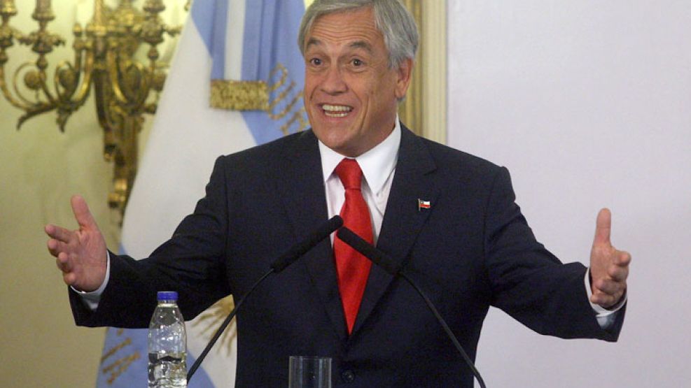 Piñera elogió la valentía de Cristina durante los temblores de su ceremonia de asunción: "Se quedó más tranquila que muchos de sus colegas varones".