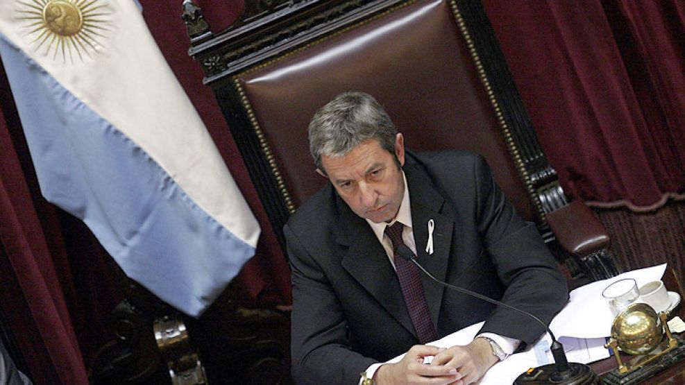 Tal como sucedió en 2008 durante el tratamiento de la ley 125, Cobos podría desempatar hoy en el Senado.
