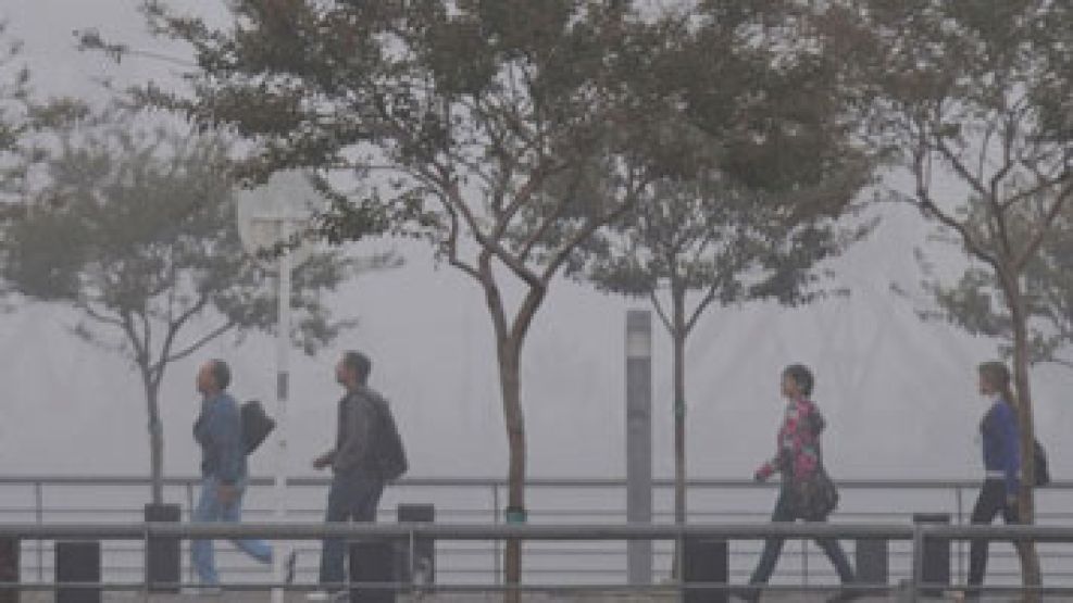 Esta mañana la niebla cubrió Puerto Madero.