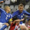 0614-italia-paraguay-g2-afp