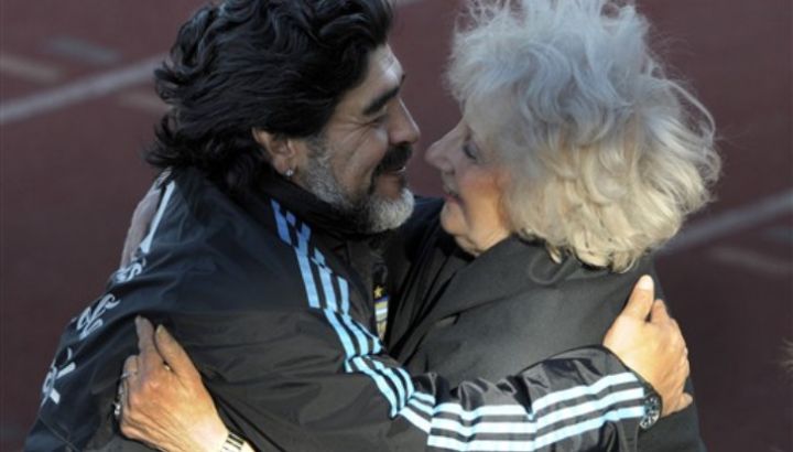 0615-maradona-carlotto-g-afp