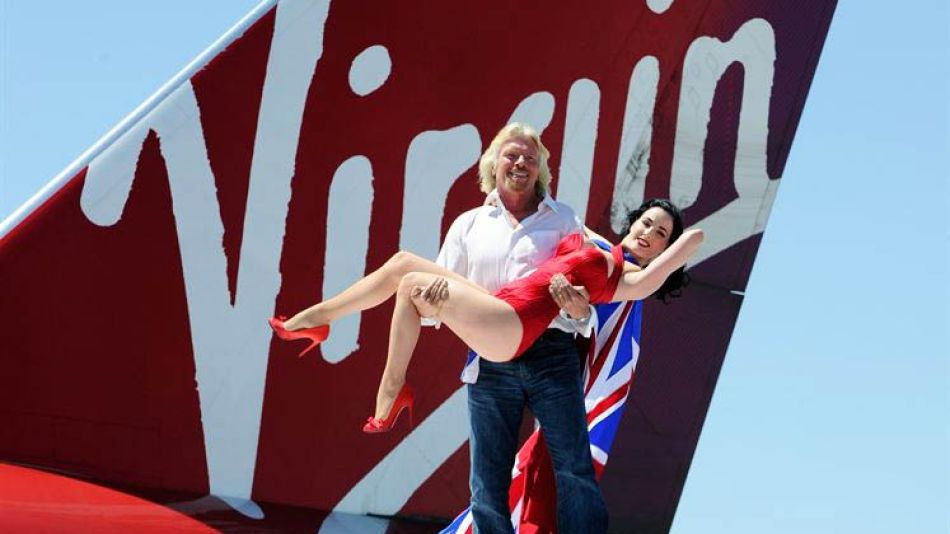 Dita Von Teese con el dueño de la compañía aérea Virgin Atlantic Airways