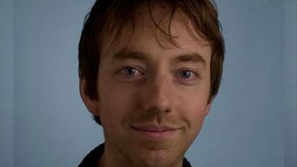 Mark Gasson, el hombre que experimenta con virus de computadora en su cuerpo.