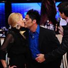 Ricardo Fort besa a Erika frente a Tinelli