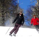 Nico Repetto y Florencia Raggi esquiando en Chapelco