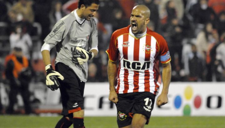 0807-newells-estudiantes-fb-g