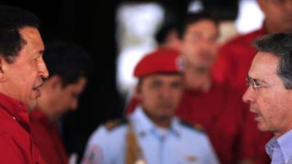 Chávez en Venezuela y Uribe en Colombia siguen sin reconciliarse.