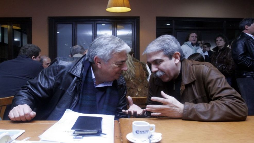 Fernández conversa en plena elección con Meiszner, su viejo compañero de ruta en el Quilmes de sus amores.