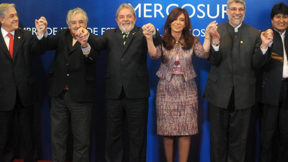 Piñera, Mujica, Lula, Cristina, Lugo y Morales, los presidentes que acordaron hoy el Código Aduanero del Mercosur.
