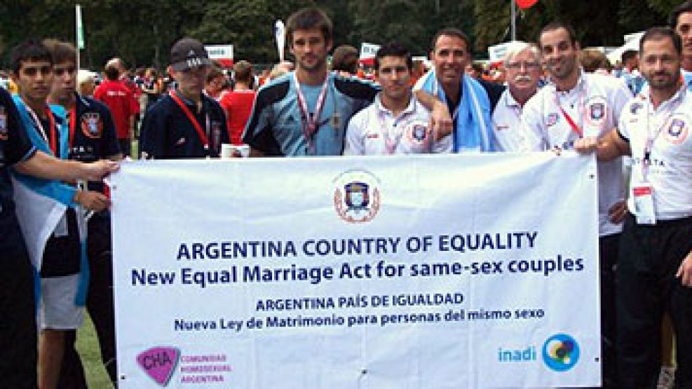 La presencia de los muchachos argentinos en Alemania reivindicó la reciente ley de matrimonio homosexual.