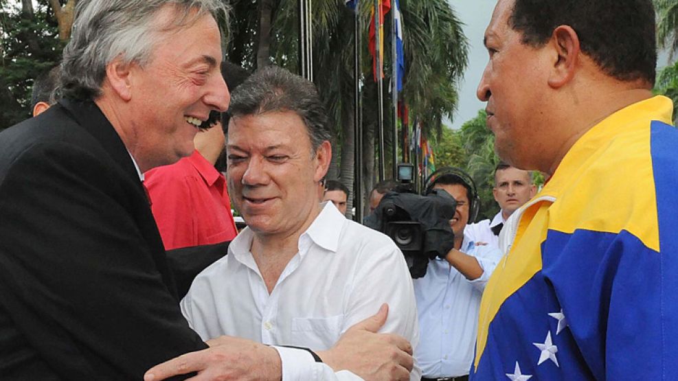 Chávez y Santos se reunieron con la mediación de Kirchner para tratar de restablecer las relaciones diplomáticas en Venezuela y Colombia.