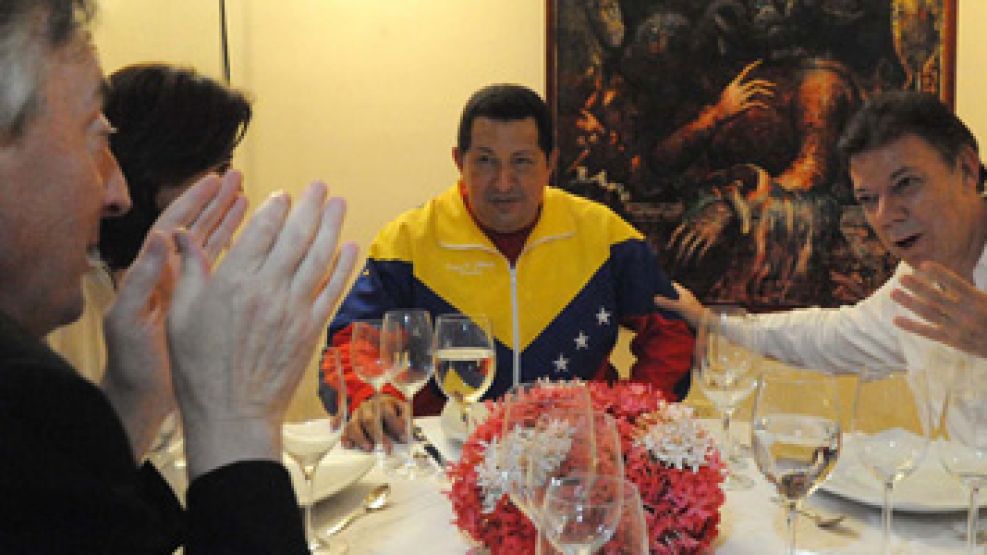 Kirchner, Santos y Chávez al iniciar la reunión en Santa Marta.