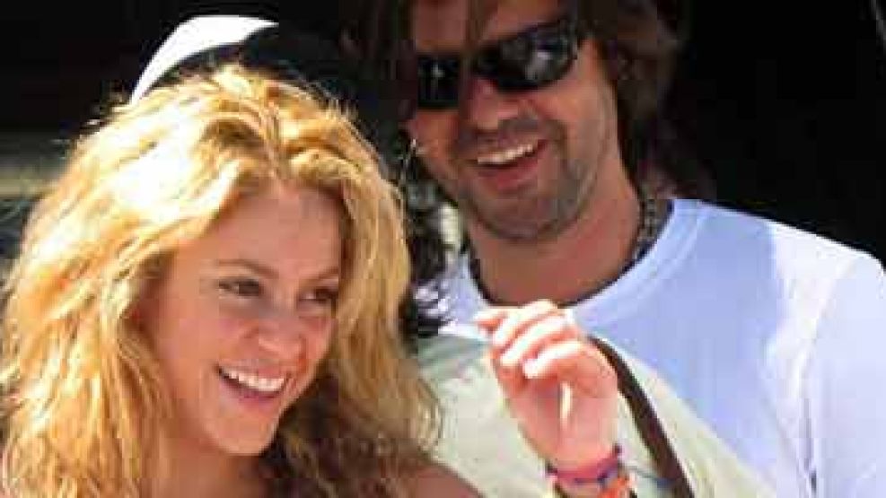 Shakira y Antonito De la Rúa se encuentran de vacaciones en Ibiza, España.