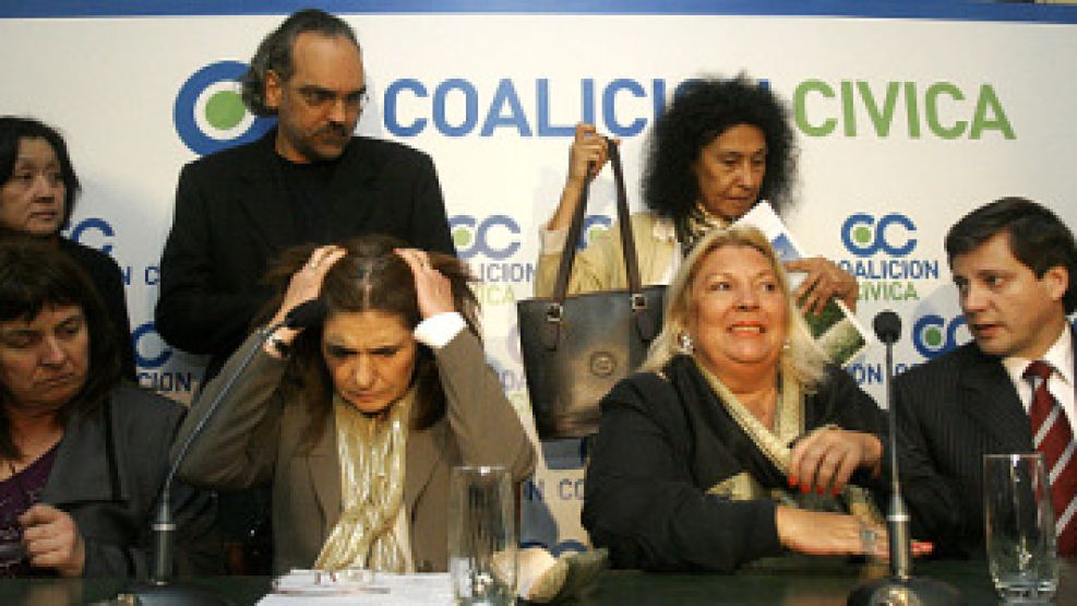 Elisa Carrió con miembros de la Coalición Cívica días antes de la carta de distanciamiento del ACyS.