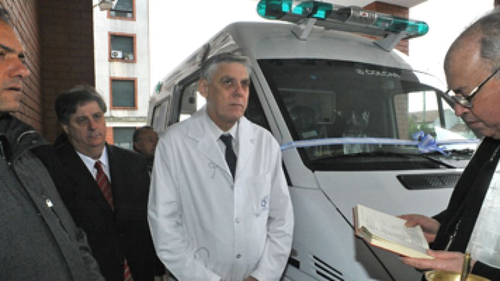 Daniel Scioli, ayer en Avellaneda, inauguró dos obras hospitalarias: no para de caminar Buenos Aires.