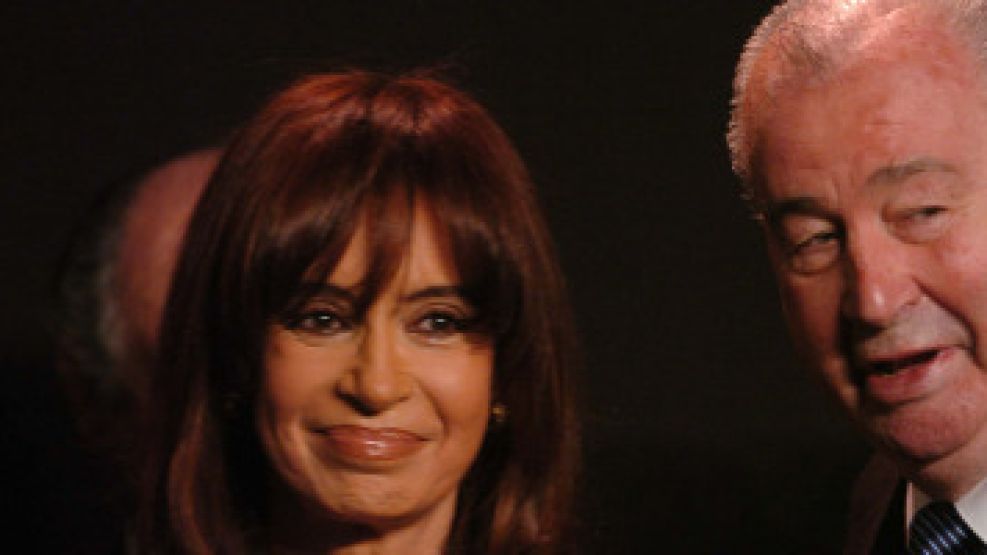 Cristina Fernández junto al titular de la AFA, Julio Grondona