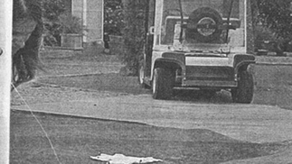 El carro de golf y la remera de Nicolás Juan, de 4 años, atropellado en marzo de 2005 en un barrio privado de Pilar. El vigilador privado lo arrastró ocho metros y el chico casi se muere.
