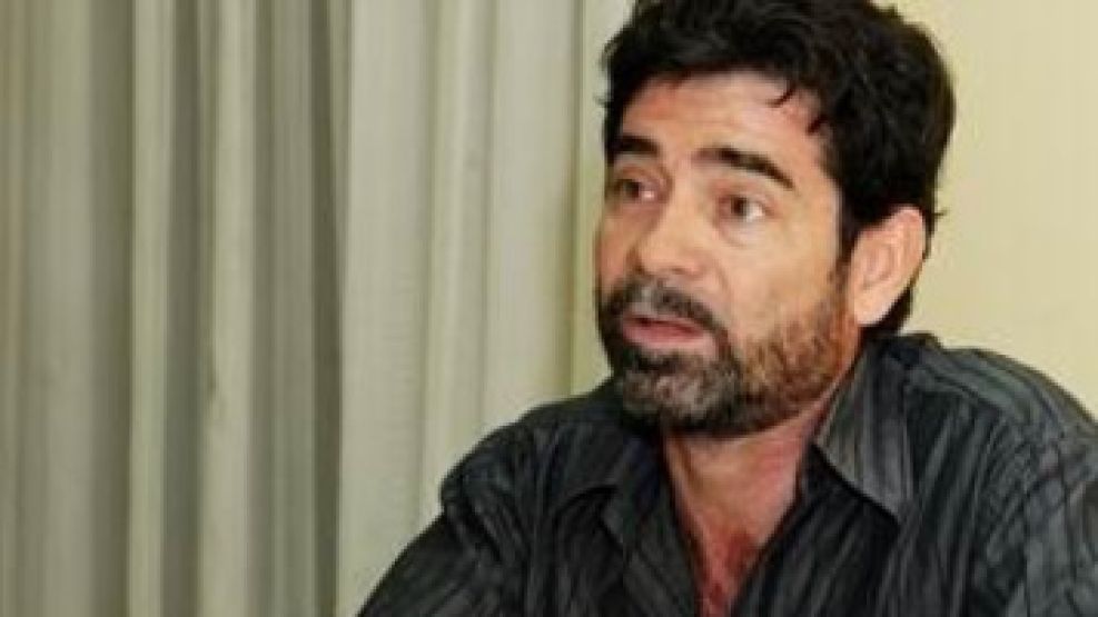 El diputado Pedro Molas, de Catamarca, se recupera en su casa tras la brutal agresión que sufrió.