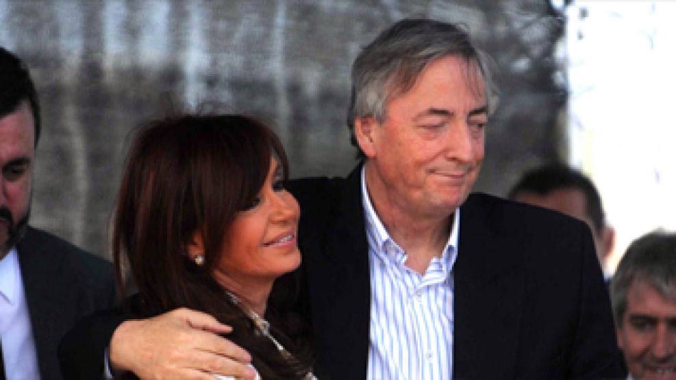 Néstor y Cristina Kirchner, con mejor imágen en las encuestas. 