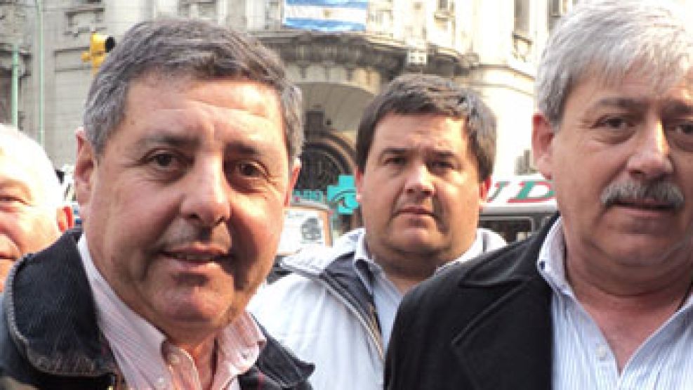 Alfredo De Angeli junto a Eduardo Buzzi luego del acto a un costado del Congreso.