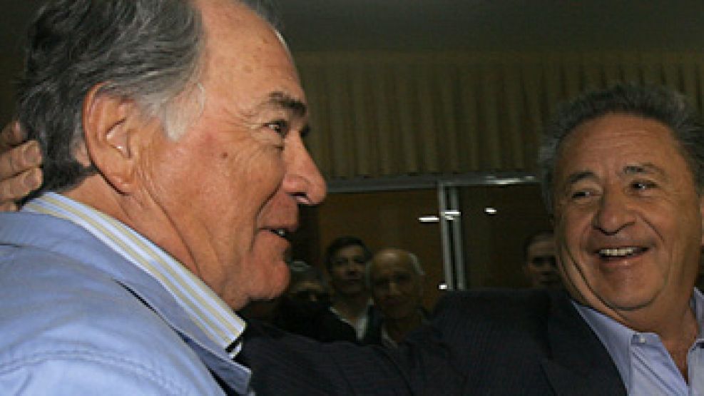 Barrionuevo apoya la candidatura de Duhalde en las internas del peronismo federal.