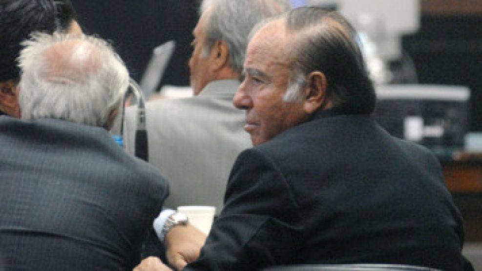 La justicia le dictó "falta de mérito" a Carlos Menem en la causa que investiga la explosión en la fábrica militar de Río Tercero.