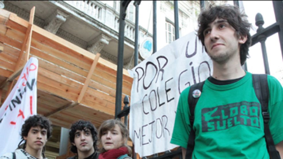 Miembros de Lobo Suelto, la agrupación estudiantes que puso en jaque a Macri.
