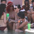 Katy Perry, Rihanna y amigos en la pileta