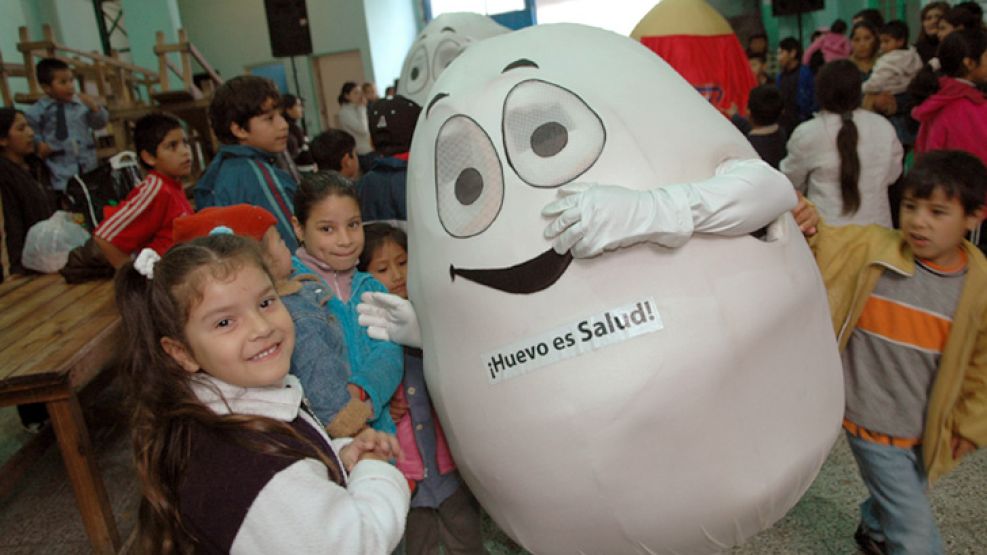 Por cuarto año consecutivo, CAPIA realizó una donación de huevos a la Fundación Margarita Barrientos.