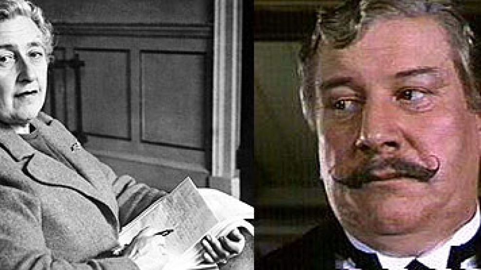Aghata Christie y el más famoso de sus personajes, el detective Hercules Poirot (la foto es de uno de sus intérpretes más conocidos, el actor Peter Ustinov).