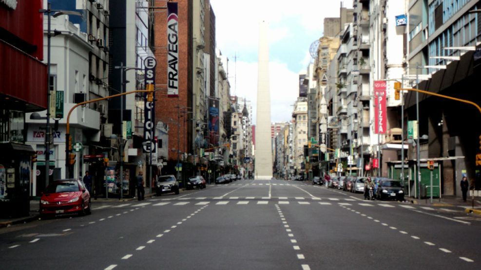 La avenida Corrientes, desierta.