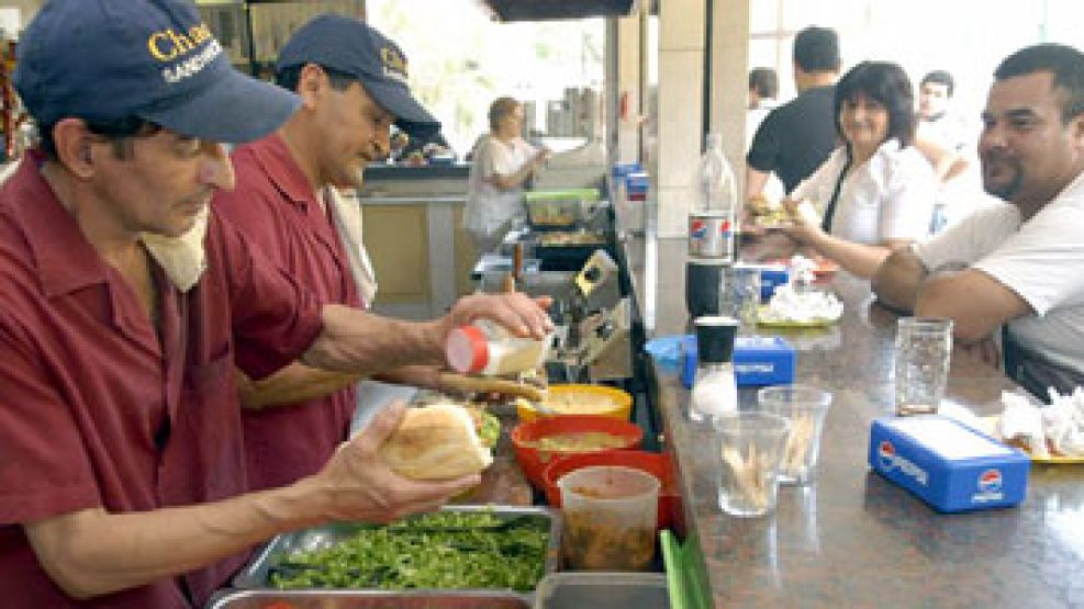 El local de "Chacho", donde se venden los sándwich de milanesa más famosos de Tucumán.