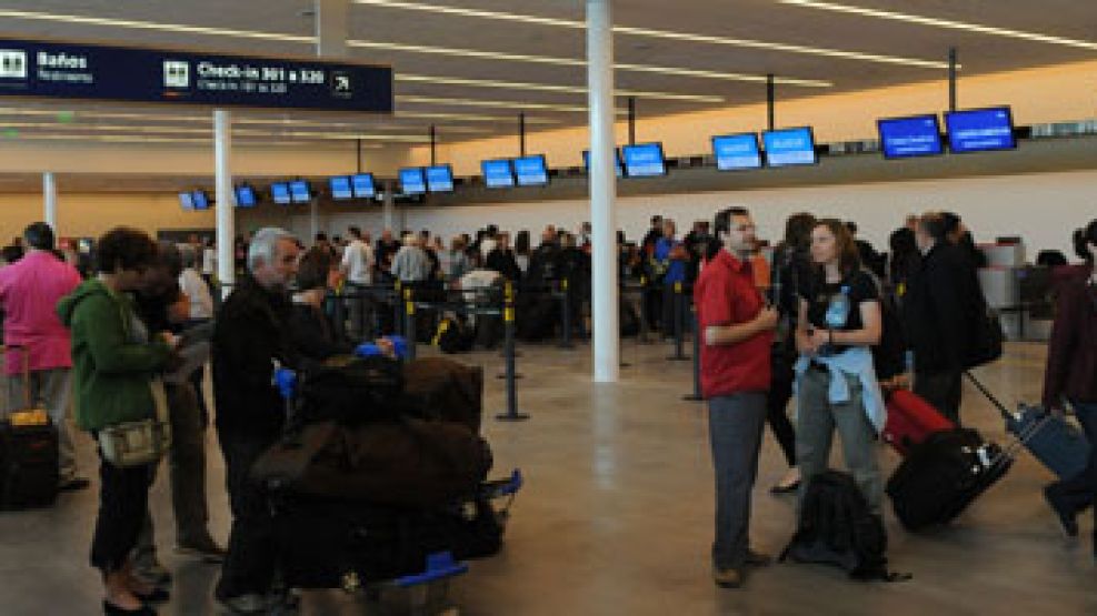 Continúan los problemas en el aeropuerto de Ezeiza.