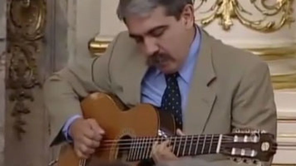Aníbal Fernández y su pasión oculta: la guitarra