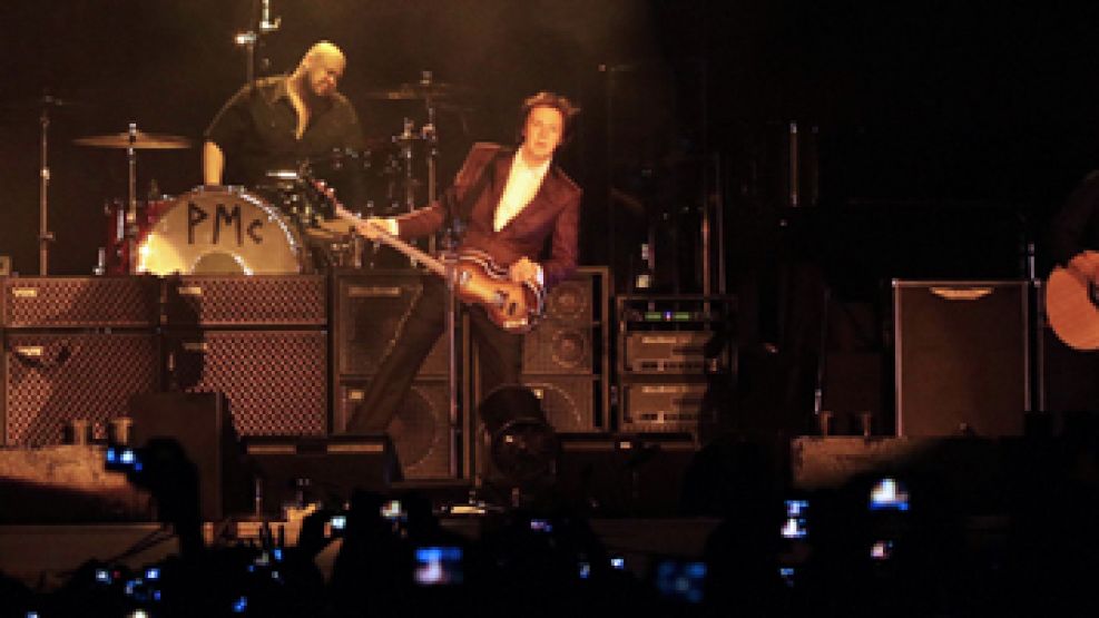 MacCartney en el recital que dio el domingo último en el estadio Beira-Rio de Porto Alegre, Brasil.