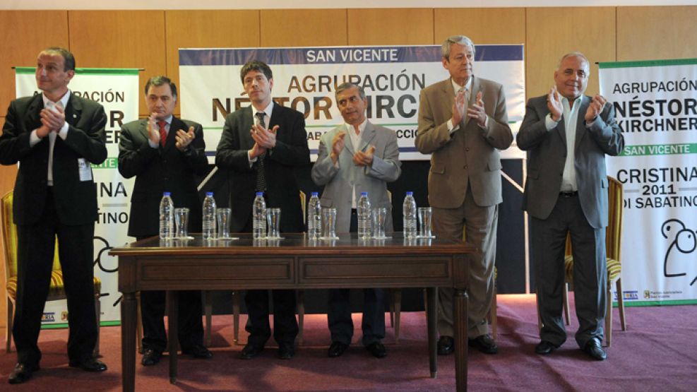 El intendente de San Vicente, Daniel Di Sabatino, junto a el intendente de Florencio Varela, Julio Pereyra; el diputado nacional Carlos Kunkel y el vicejefe de Gabinete, Juan Manuel Abal Medina. parti