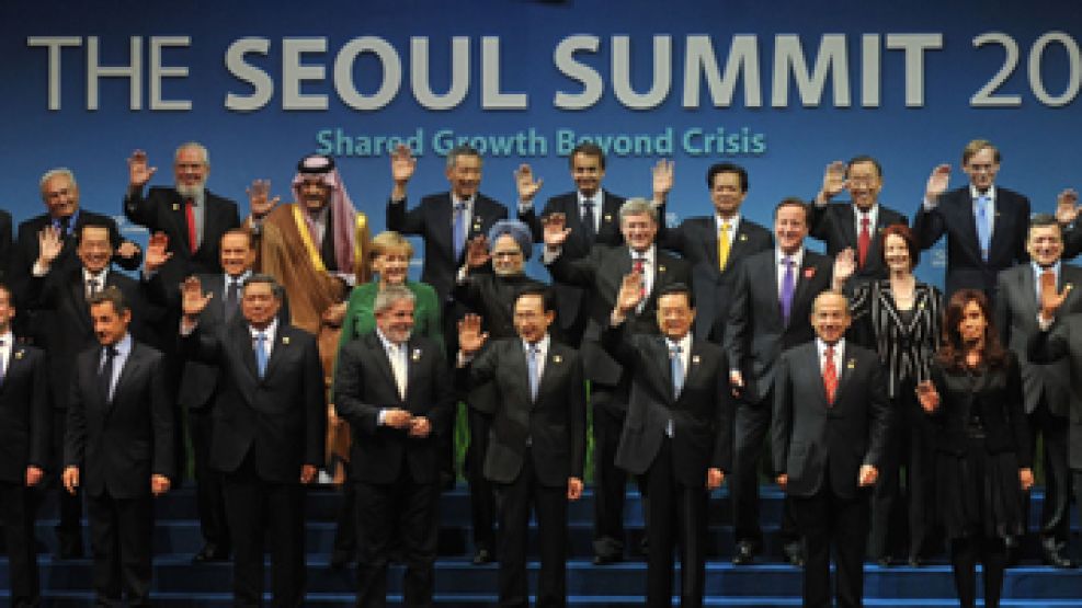 La presidenta Cristina Fernández y los demás líderes mundiales en la "foto familiar" de la Cumbre del G-20 de Corea del Sur 