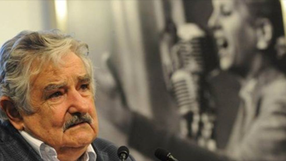 Pepe Mujica tuvo controvertidas definiciones sobre Argentina en una entrevista con el semanario "Búsqueda".