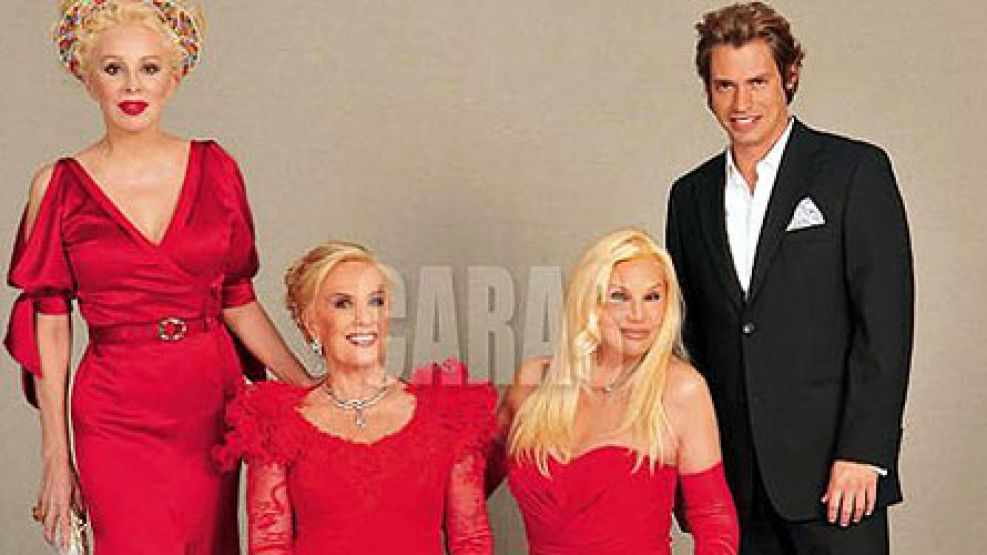 Chicas de rojo: Nacha, Mirtha y Susana en la fiesta de CARAS. Las acompaña el cantante venezolano Carlos Baute.