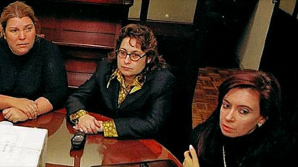 Carrió y Ocaña, entonces dirigentes del ARI, y la entonces senadora Cristina Fernández de Kirchner.
