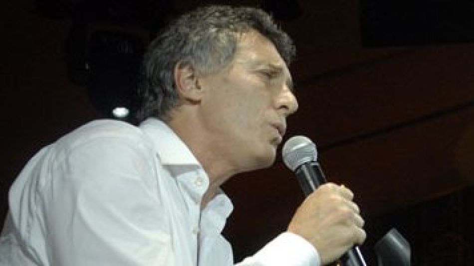 Mauricio Macri minutos antes de ahogarse con su bigote postizo.