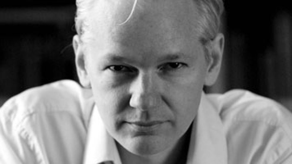 Periodista y "hacker", Assange provocó uno de los revuelos diplomáticos más importantes de la historia desde su sitio WikiLeaks.